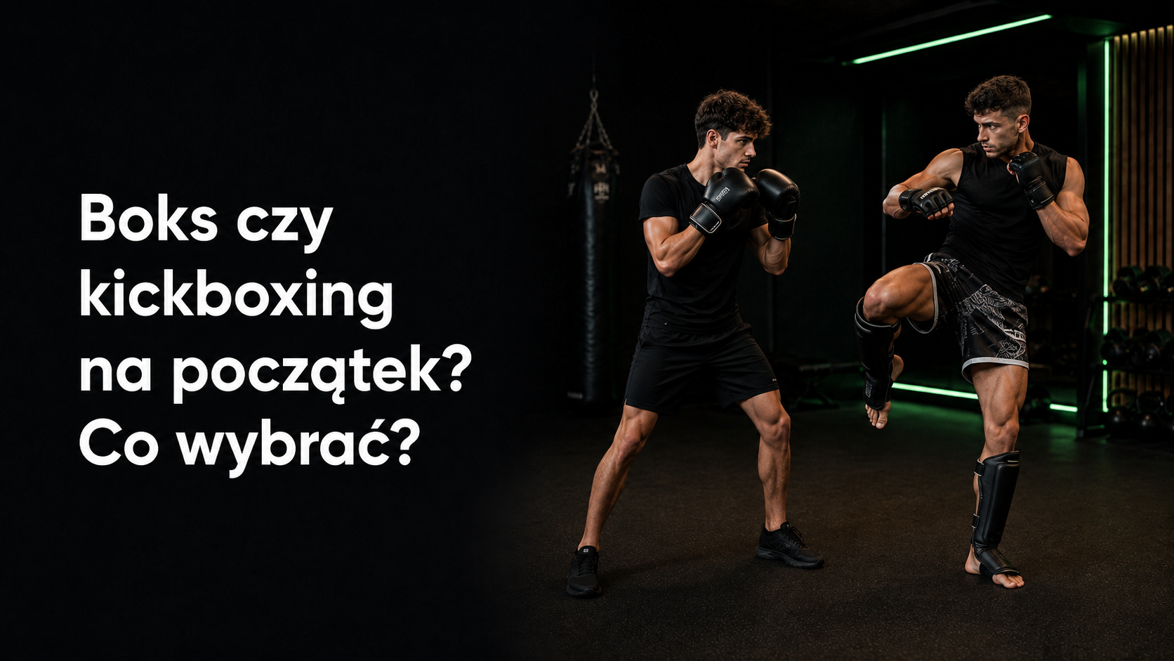 Bokser i kickboxer stojący obok siebie podczas porównania dwóch form treningu sportów walki