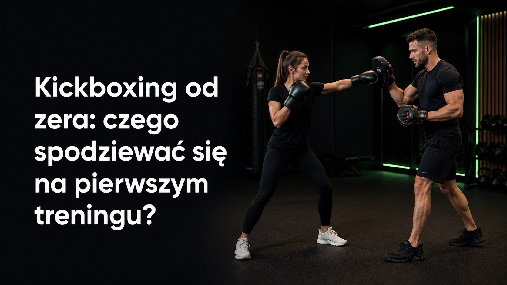 Pierwszy trening kickboxingu z trenerem podczas pracy na tarczach